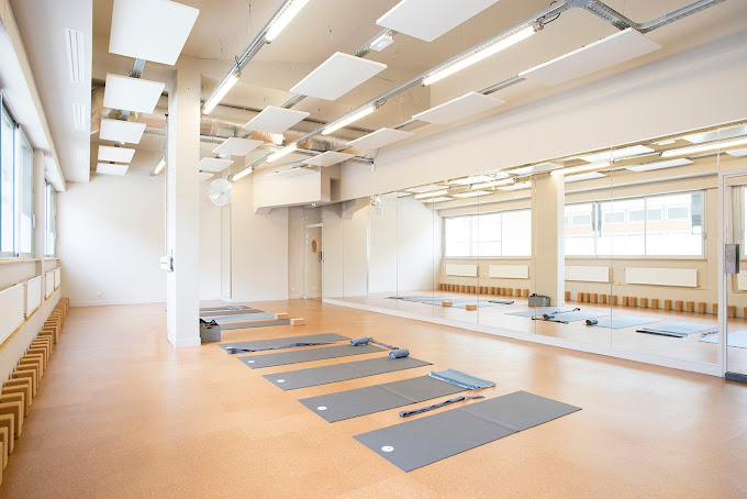 Big Yoga studio with natural light and a mirrored wall